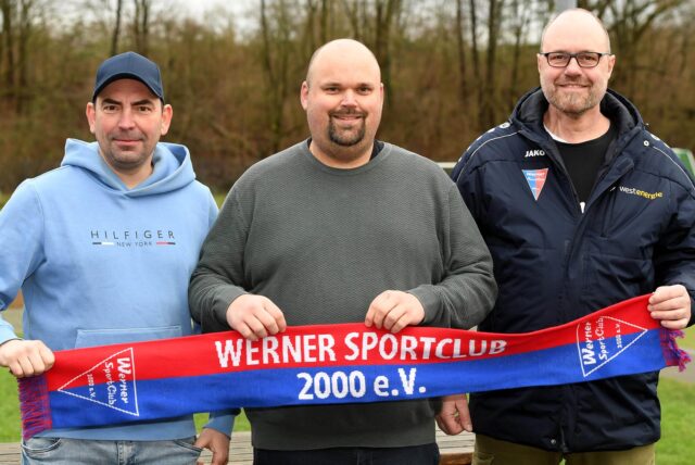 Andre Kracker, Marc Dittloff und Ingo Börger stehen für ein Foto zusammen.