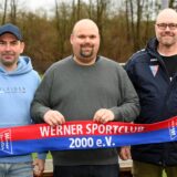 Andre Kracker, Marc Dittloff und Ingo Börger stehen für ein Foto zusammen.