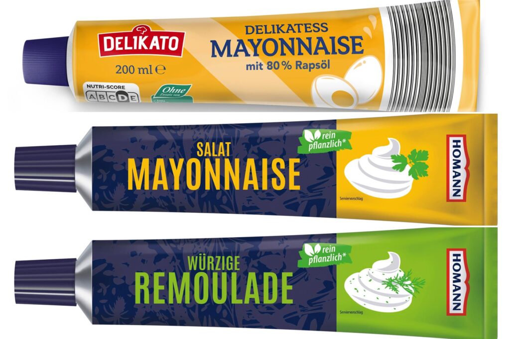 Tuben der Mayonnaise und Remoulade von Delikato und Homann, die von einer Rückrufaktion betroffen sind.