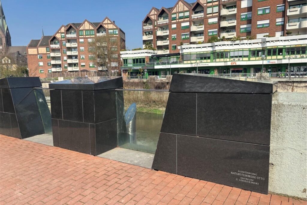 Das Holocaust-Mahnmal an der Lippe in Lünen ist wieder sauber. Das Holocaust-Mahnmal an der Lippe in Lünen ist wieder sauber.
