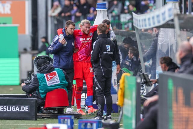 Loris Karius, Schalke 04, wird in Fürth verletzt ausgewechselt