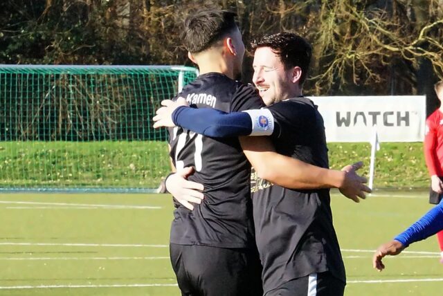Mario Lindner (r.) brachte den VfL Kamen II nach der Pause gegen die SG Bockum-Hövel II in Führung.