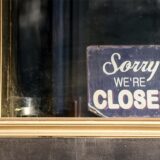 Schild: „Sorry We´re Closed“