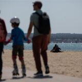 An manchen Stränden Mallorcas hat der Sturm vom Wochenende massenhaft Segelquallen angeschwemmt. Für Menschen sind sie harmlos. Aber sie stinken. (Symbolbild)
