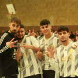 Serkan Adas, Kadir Kavakbasi, Ibrahim Akalin und Mirac Kavakbasi lassen sich beim Davertpokal fotografieren.
