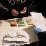 Es wurden unter anderem Geschäftsunterlagen und Bargeld sichergestellt.