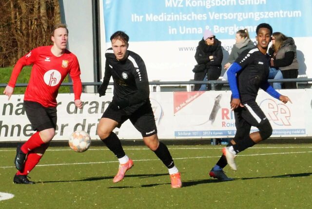 Alex Griskevic (M.) – seit Jahresbeginn für den VfL Kamen II im Einsatz – hat im Sommer einen neuen Verein.