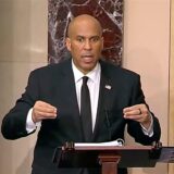 Auf diesem vom Senatsfernsehen zur Verfügung gestellten Foto spricht der demokratische Senator Cory Booker im US-Senat.