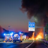 Einsatz auf der Autobahn: Auf der A2 bei Hamm hat am frühen Donnerstagmorgen (3.4.) ein Lkw gebrannt.