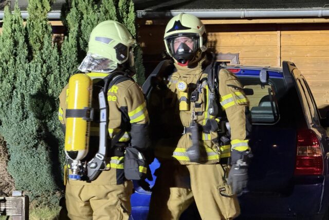 Feuerwehrleute am Einsatzort in Flaesheim.
