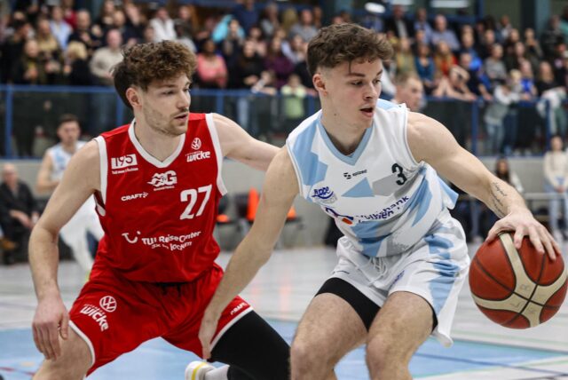 Zweite-Regionalliga-Basketballspieler Jordan Most von den LippeBaskets Werne in der Ballspielhalle am Ball.