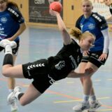 Katja Lohölter vom Lüner SV Handball wirft.