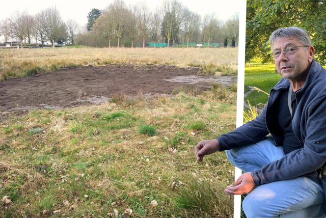 Andreas Förster (NABU) sieht das Zuschütten der Wasserfläche auf der Eishallenbrache in Unna-Königsborn kritisch.