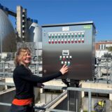 Projektleiterin Birgit Querdel nahm die neue Filteranlage im Emscherklärwerk in Deusen mit einem Knopfdruck in Betrieb.