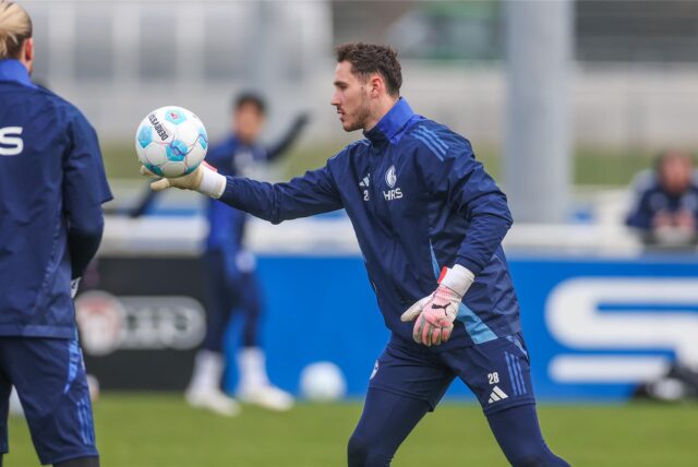 Im Blickpunkt: Schalke-Torwart Justin Heekeren.