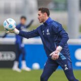 Im Blickpunkt: Schalke-Torwart Justin Heekeren.