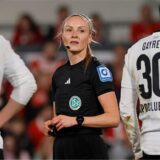 Fabienne Michel steht beim Drittligaspiel des SC Verl gegen Rot-Weiss Essen auf dem Spielfeld.