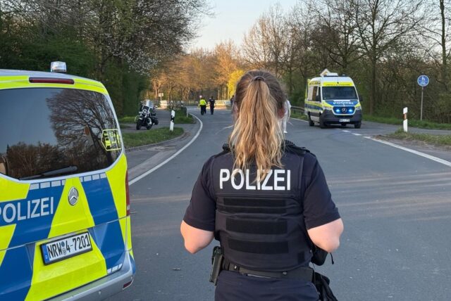 Die Polizei hat die Unfallstelle abgesperrt.