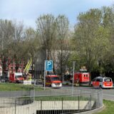 Autos von Feuerwehr und Rettungsdienst auf der Saarlandstraße
