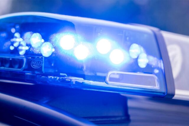 Den Beamten gelang es schließlich, den Lastwagen zu stoppen und dessen Fahrer festzunehmen.
