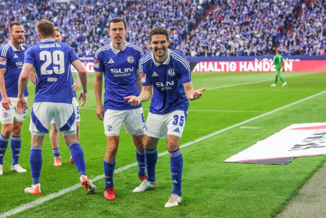 06.04.2025, Fussball, Saison 2024/2025, 2. Bundesliga, 28. Spieltag, FC Schalke 04 – SSV Ulm, Marcin Kaminski (FC Schalke 04) jubelt nach seinem Tor zum 2 zu 1.