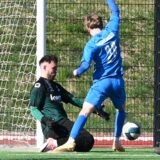 VfK-Keeper Erik Lenschmidt wehrt einen Ball ab.