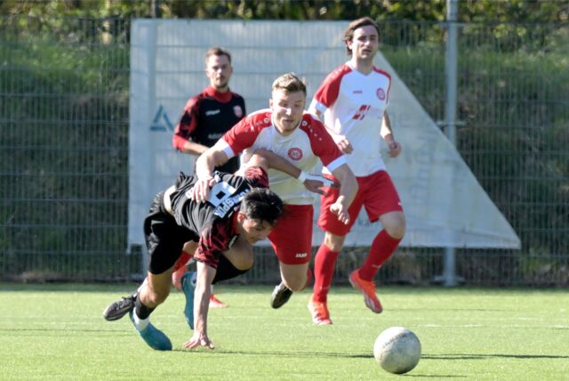 Zwei Spieler im Duell.