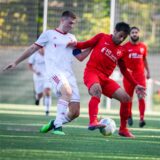 Tolga Buyruk geht zum Ball.