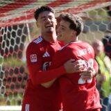 Denis Czarnecki und Dario Biancardi bejubeln das 2:1 gegen den TuS Erndtebrück.
