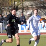 Marls Paul Wilhelm (l.) und Langenbochums Sven Wening im Laufduell.