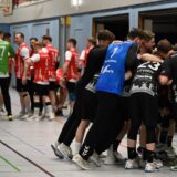 Der HC TuRa und der RSV Altenbögge bilden Mannschaftskreise.