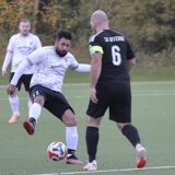 David Pacheco von Eintracht Werne 3 im Zweikampf