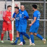 Spieler von BW Alstedde jubeln gemeinsam.