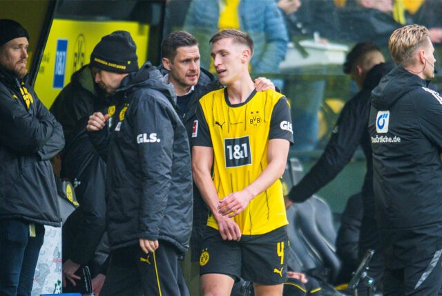 Sebastian Kehl im Gespräch mit Nico Schlotterbeck.