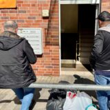 Zwei Anwohner aus dem momentan leeren Wohnhaus neben der Brandgarage an der Rheinischen Straße