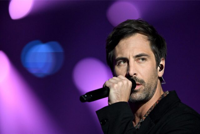 Max Giesinger bei einem Konzert.