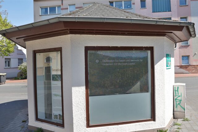 Der Monitor am Pavillon an der Maibrücke in Kamen.