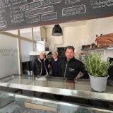 Nicola Profeta, Giuseppe Muratore und Renzo Profeta stehen in dem kleinen Ladenlokal an der Massener Straße in Unna, das lange Zeit als Baguetterie bekannt war.