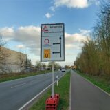 Schild zur Vollsperrung der B58