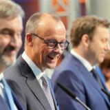 Markus Söder (l-r), Ministerpräsident von Bayern und CSU-Vorsitzender, Friedrich Merz, Unions-Kanzlerkandidat und CDU-Bundesvorsitzender, Lars Klingbeil, SPD-Fraktions- und Bundesvorsitzender, und Saskia Esken, SPD-Bundesvorsitzende, geben eine Pressekonferenz der Parteivorsitzenden von Union und SPD zur Vorstellung des Koalitionsvertrages im Paul-Löbe-Haus.