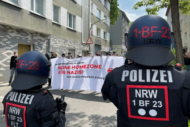 Protest gegen Neonazis bei einem Aufmarsch im Dortmunder Stadtteil Dorstfeld im Jahr 2021.