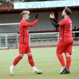 Vier Spieler des ETuS Schwerte bejubeln einen Treffer.
