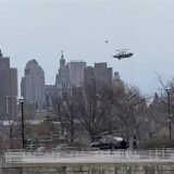 Diese Luftaufnahme aus einem Video zeigt Rettungsschiffe am Ort des Hubschrauberabsturzes auf dem Hudson River in New York
