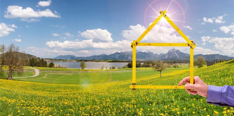 Nachhaltiges Wohnen: Immobilienmakler können Interessierte dazu beraten.