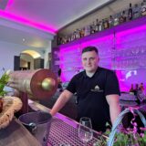 Timo Petsas steht in seinem Restaurant Santorini an der Massener Straße in Unna.