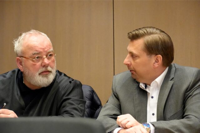 Edgar Fiebig neben seinem Mandanten Daniel Wolski, der am Landgericht Bochum zu dreieinhalb Jahren Haft verurteilt worden ist.