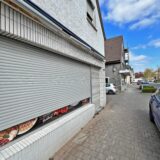 Das Rollo ist am Gebäude der einstigen Fleischerei Jörrihsen an der Rünther Straße in Bergkamen heruntergelassen.