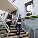 Nach Schreiben mit rechtsradikalen Äußerungen hat die Polizei zwei Verdächtige ermittelt. (Archivbild)