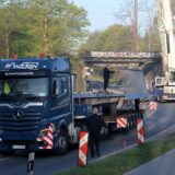 LKW mit Brückenteil