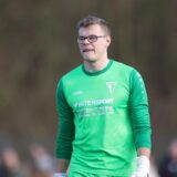Henrik Pollak, Torwart vom Werner SC, blickt verärgert.